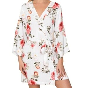 Yumi Kim Dream Lover Pink and White Floral Kimono Robe Intimates Size Medium